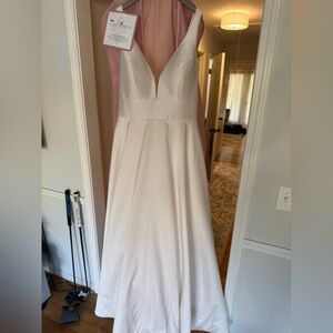 Beautiful white wedding dress with bow!